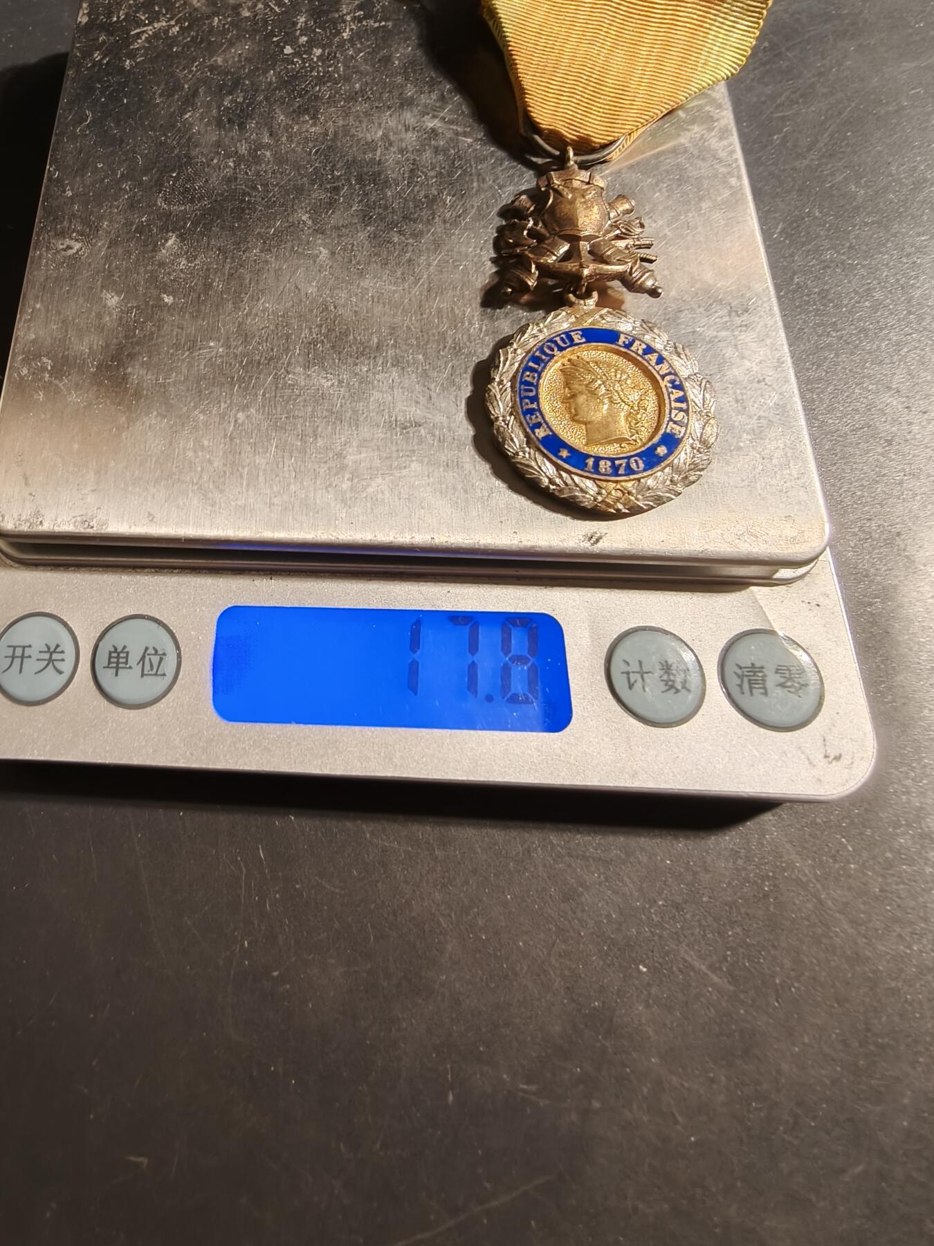 老王徽章第176期 法国军事奖章    三共时期   珠宝商版非常见的铸币局版    950银镀金珐琅    17.8g