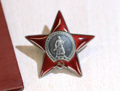 大猫徽章拍卖 第286期 苏联双红星带证 档案齐全 同一人获得