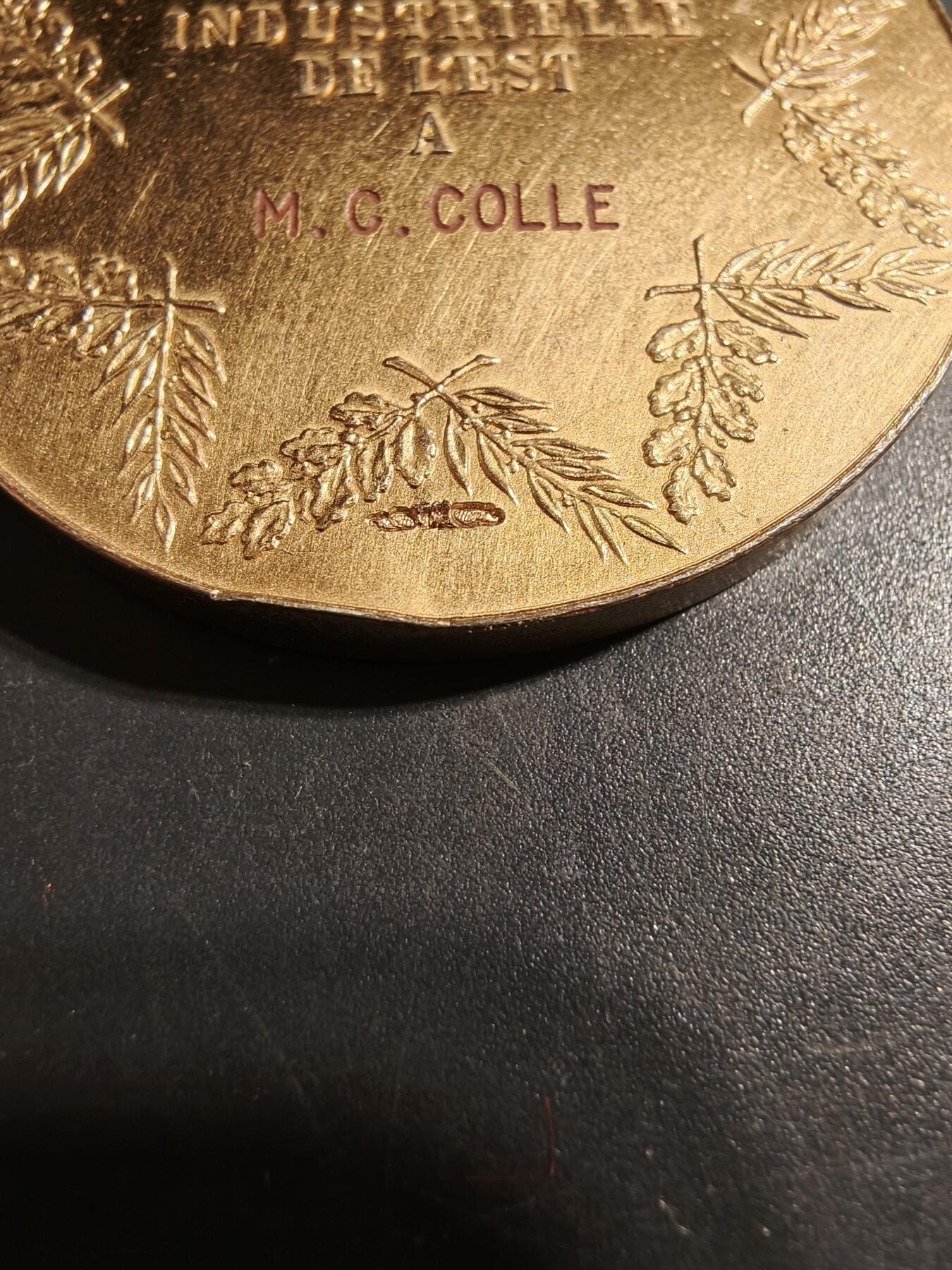 老王徽章第176期 法国金级东方工业协会奖章    950银镀金    42.8g