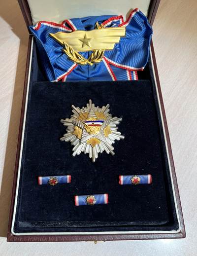 大猫徽章拍卖 第286期 南斯拉夫一级旗帜勋章 原盒全品