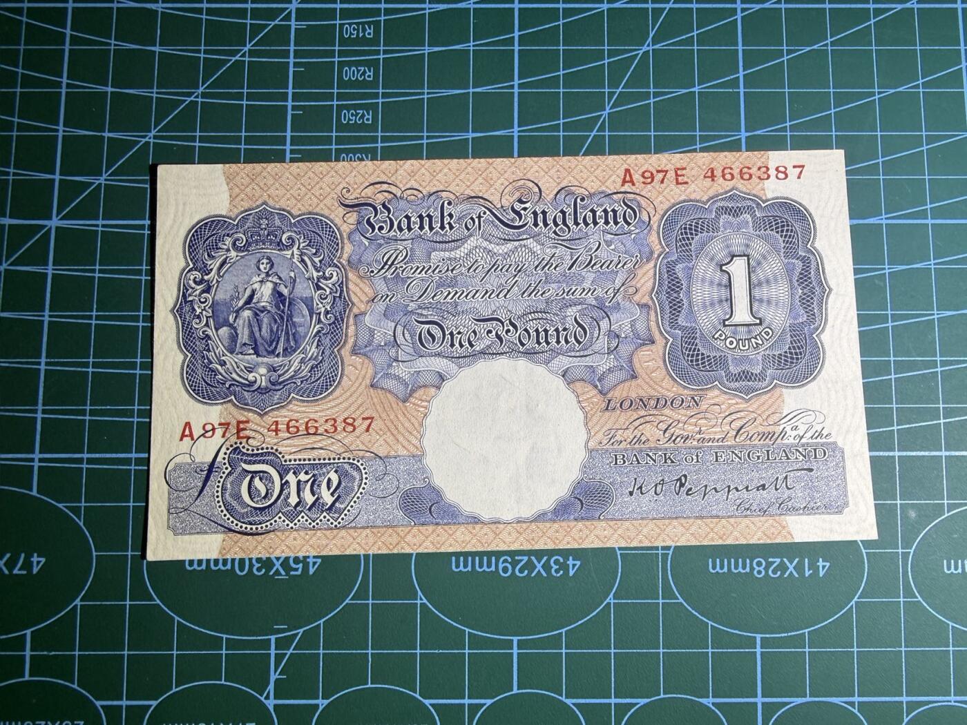 【炜奕收藏】，第五十六期，大不列颠专场 英国A序列1镑战时蓝色版，UNC-品相