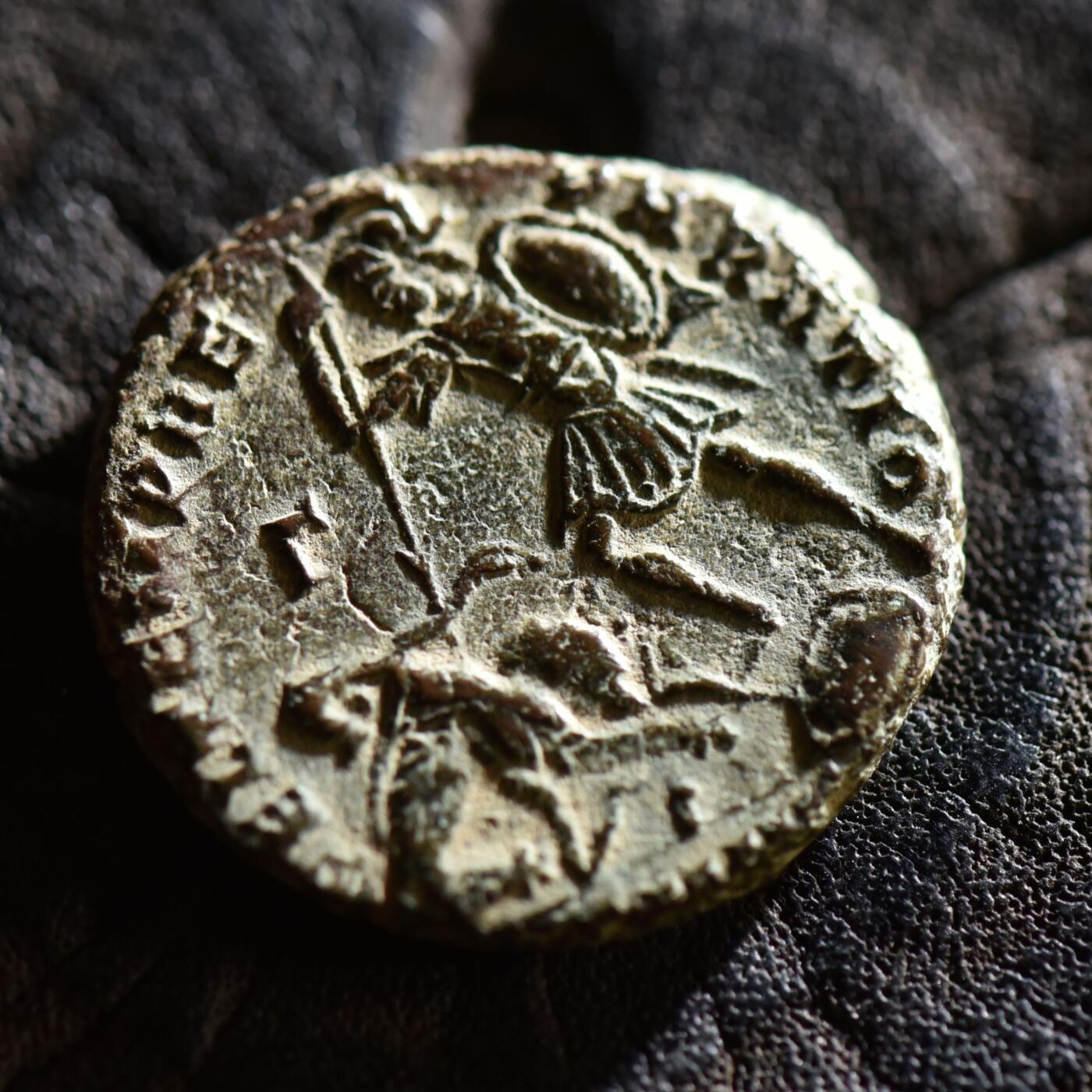 【良泉】【春节前最后一场】2月5日晚19.30点开拍！208组，本场结束后预存钱币的朋友请告知，将连同本场拍品一起邮寄，预祝诸位春节愉快！ 【百分币】公元350-355年【古罗马】君士坦提乌斯二世表弟——加卢斯，大铜币，6.17克