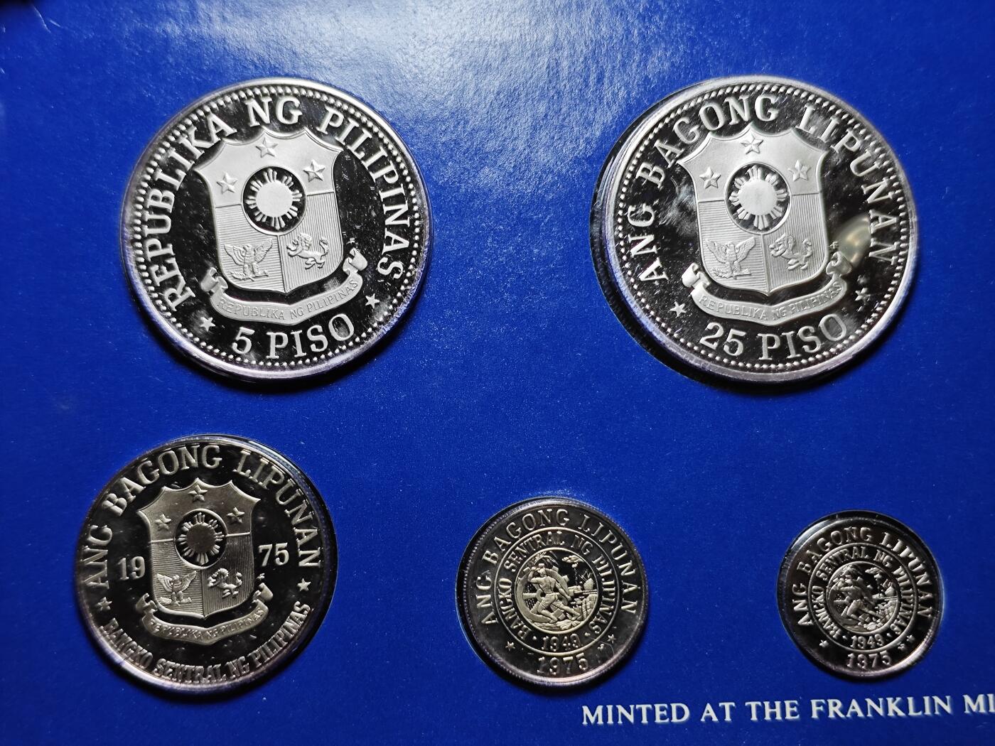 KK钱币收藏小铺  第400期  百期特拍（四拍之四）2月预留时间 周末发货  1975菲律宾大小面值精制套币 含2枚精制银币（50比索27.4克925银，25比索25克500银）