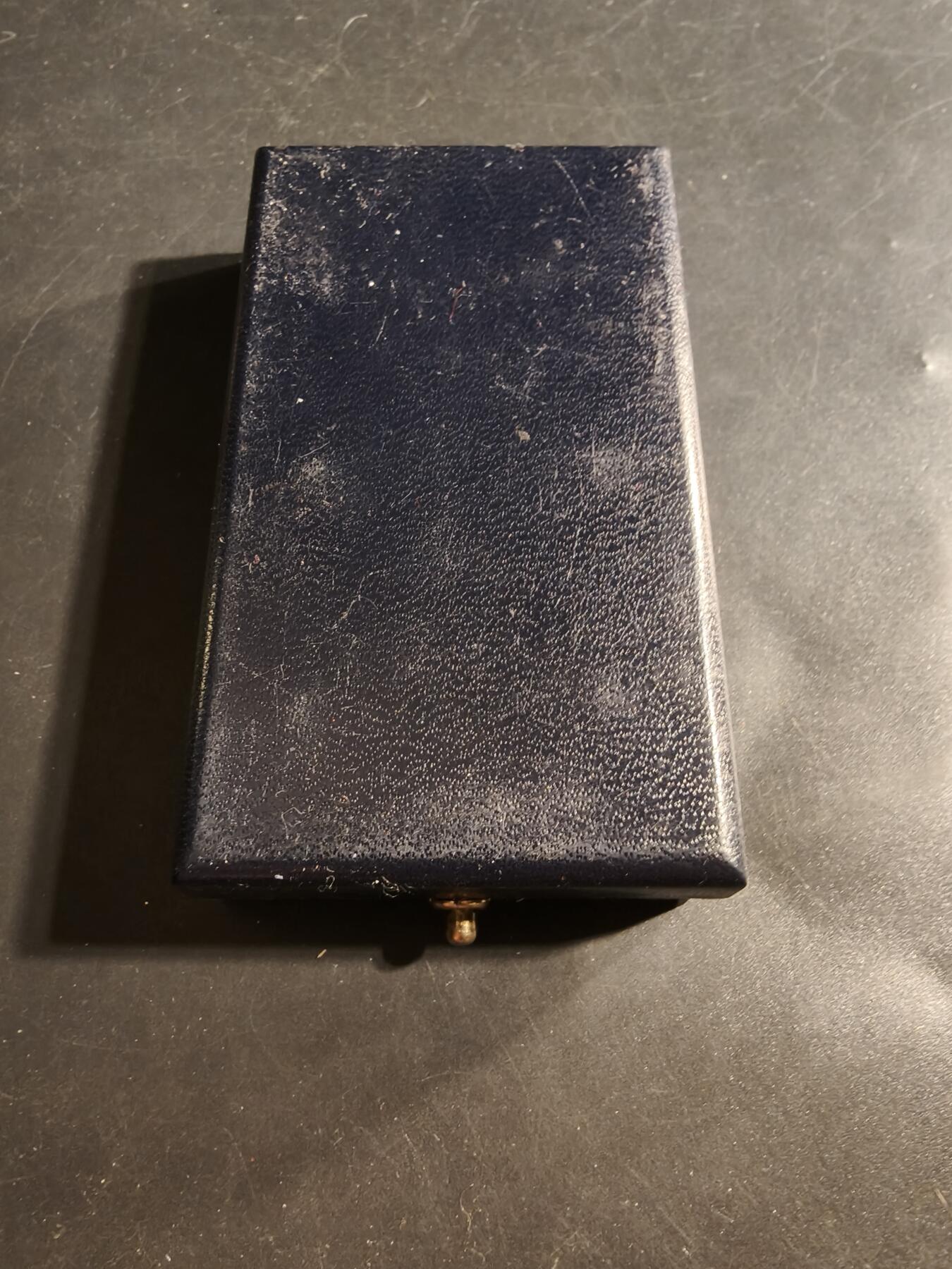 老王徽章第176期 法国骑士级艺术与音乐功绩勋章     原盒