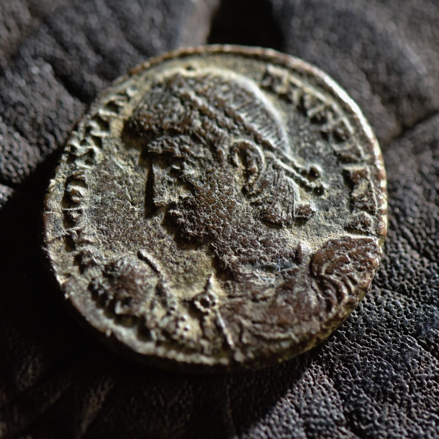 【良泉】【春节前最后一场】2月5日晚19.30点开拍！208组，本场结束后预存钱币的朋友请告知，将连同本场拍品一起邮寄，预祝诸位春节愉快！ 【极美品】【百分币】公元348-351年【古罗马】君士坦提乌斯二世“胜利女神基督符版”大铜币，尼科墨底亚造币厂，4.25克