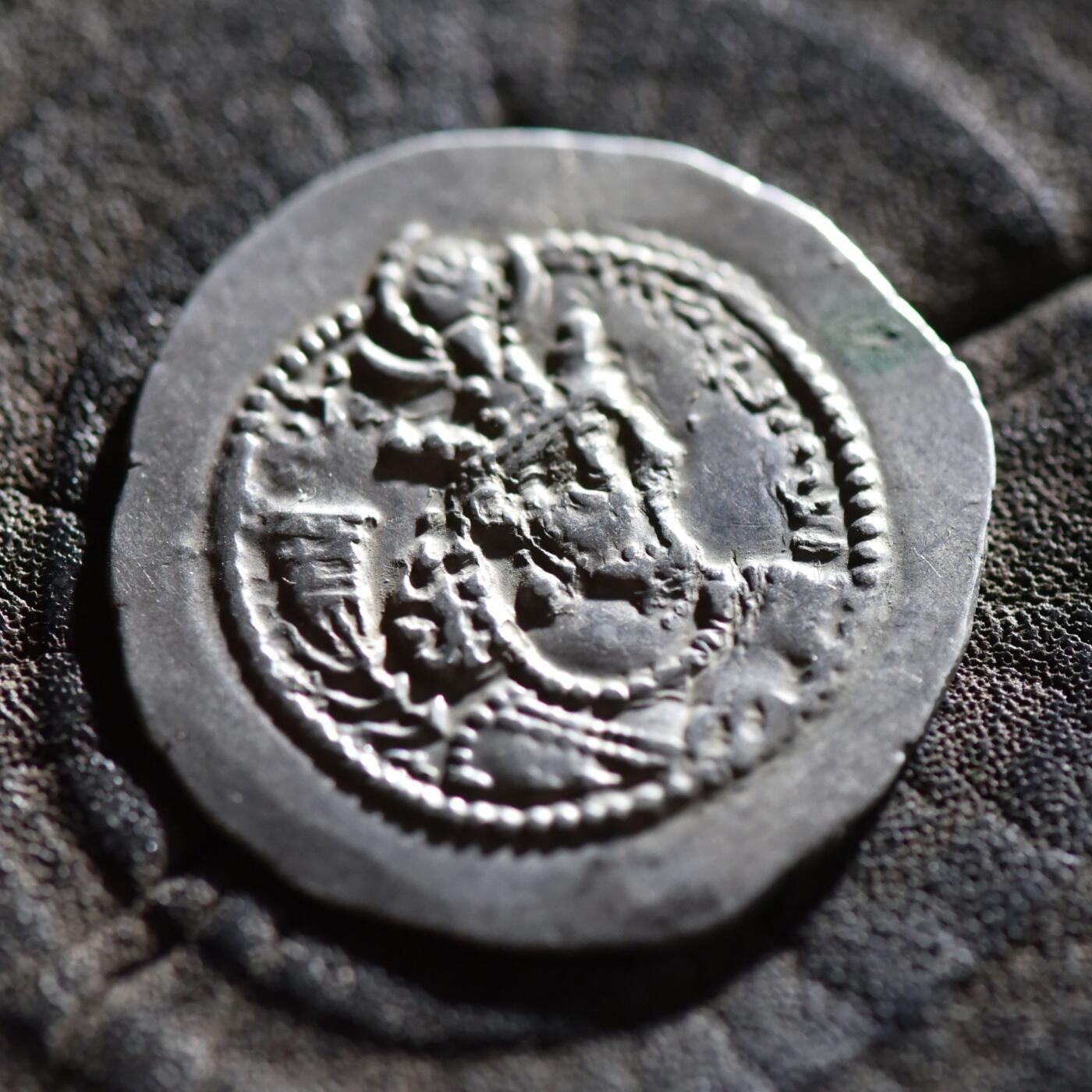 【良泉】【春节前最后一场】2月5日晚19.30点开拍！208组，本场结束后预存钱币的朋友请告知，将连同本场拍品一起邮寄，预祝诸位春节愉快！ 【极美品】公元438-457年【波斯帝国】萨珊王朝，耶兹格德二世 一德拉克马银币，4.19克