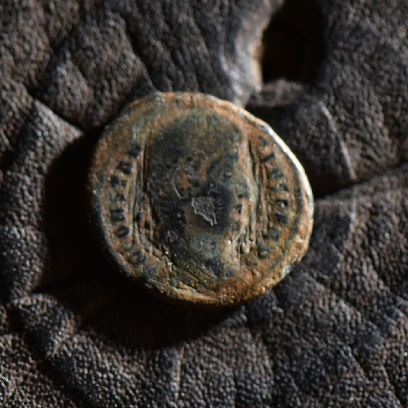 【良泉】【春节前最后一场】2月5日晚19.30点开拍！208组，本场结束后预存钱币的朋友请告知，将连同本场拍品一起邮寄，预祝诸位春节愉快！ 公元337-361年【古罗马】君士坦提乌斯二世“誓愿”铜币，1.42克