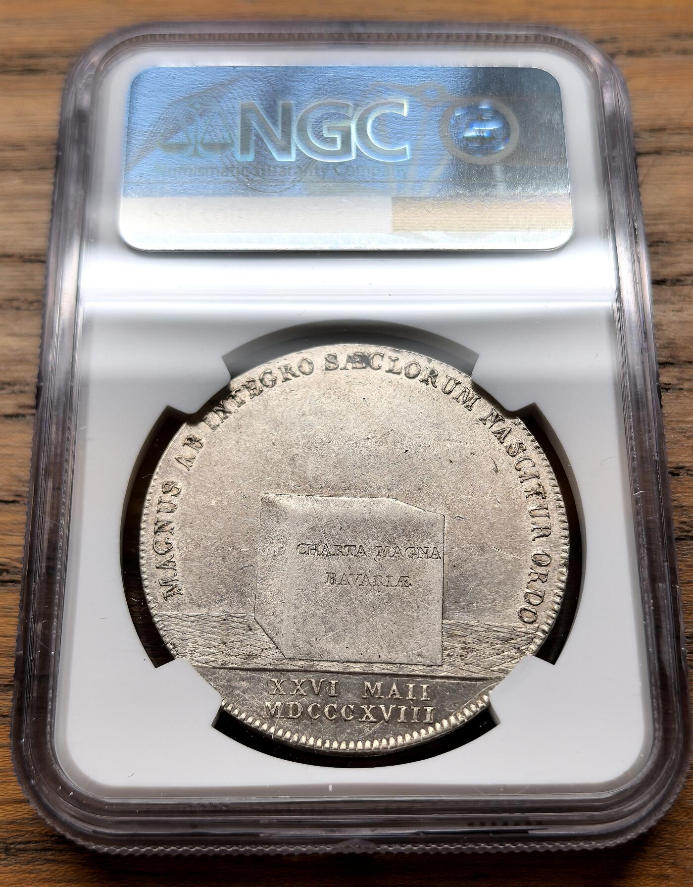 凡希社世界钱币微拍第三百十八期 1818德国巴伐利亚马克西米利安戎装像宪法纪念泰勒大银NGC-UNCD