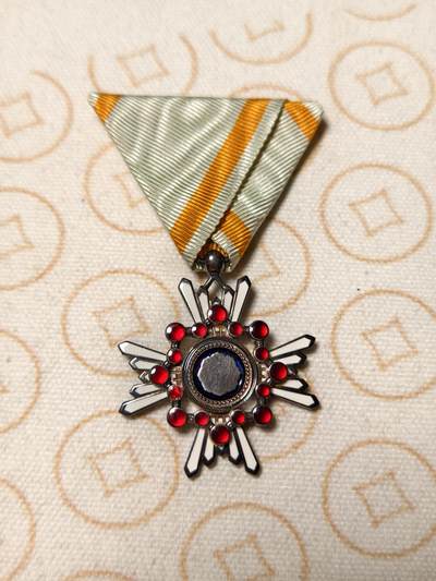 抚柳草堂-第七期章牌钱币 奖章勋章限时免佣 满百包邮 放漏专场 - 昭和二战时期勋六等瑞宝章 银质七宝烧重19.8g 品相如图