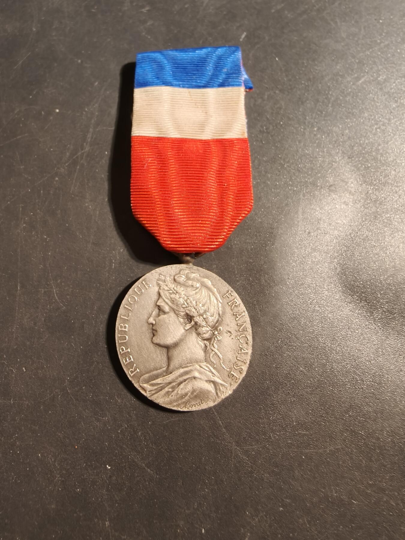 老王徽章第176期 法国银级劳工奖章    1967年    950银    12.2g