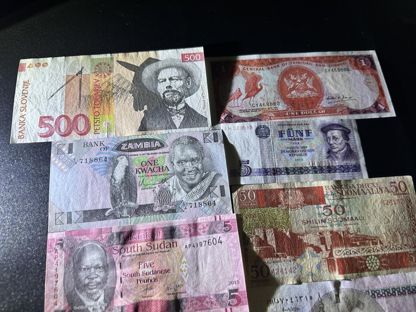 《外钞收藏家》第六百零一期（畅拍场）（本平台长期征集拍品、欢迎藏友们联系合作） 斯洛伐克、德国、赞比亚、南苏丹、俄罗斯等10张一起 非全新 品相如图