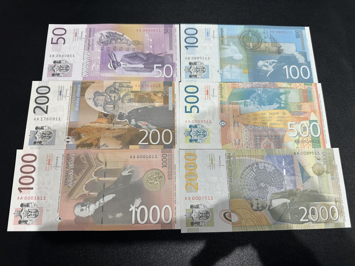 《外钞收藏家》第六百零一期（畅拍场）（本平台长期征集拍品、欢迎藏友们联系合作） 塞尔维亚50-2000第纳尔 六张一起 全新UNC 四张千位号 AA冠 尾11两同