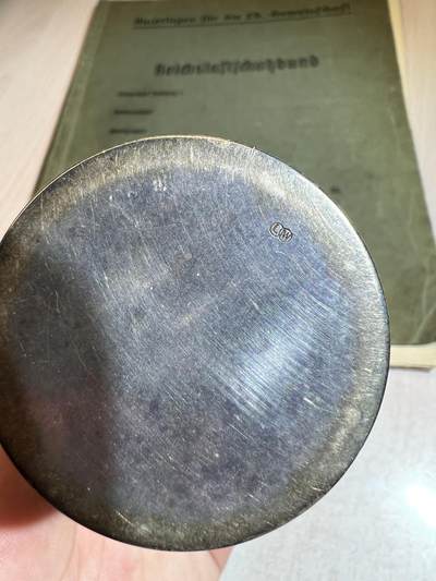 大猫徽章拍卖 第286期 珍爱和平 （更多细节可W看） 二战德国中尉勋章、奖杯与文件 勋章，奖杯和文件均属于第 7 装甲师第 16 摩托化机枪连中尉弗里茨・沙伊纳