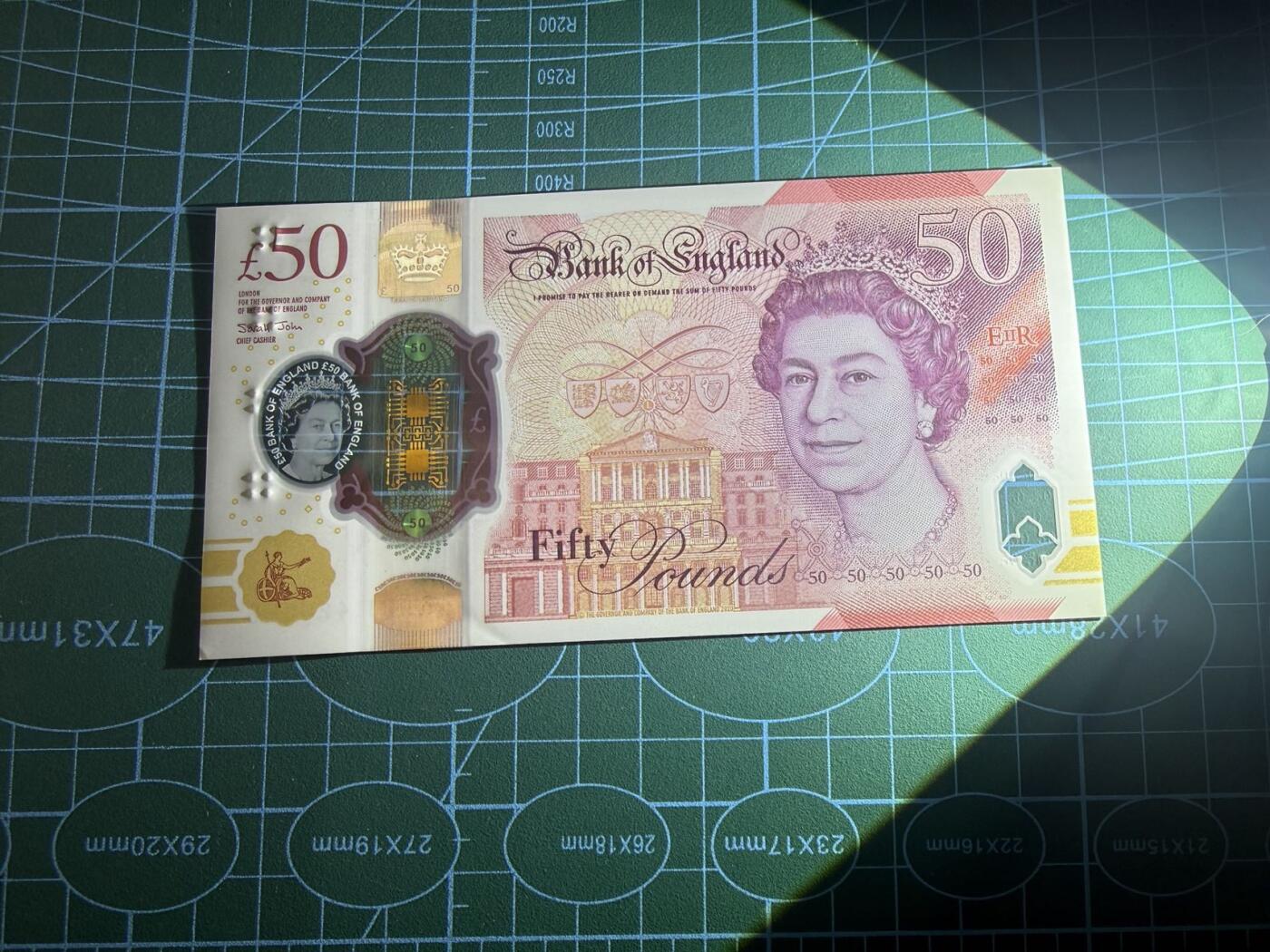 【炜奕收藏】，第五十六期，大不列颠专场 英国G序列50镑，UNC-品相，AA01首发冠