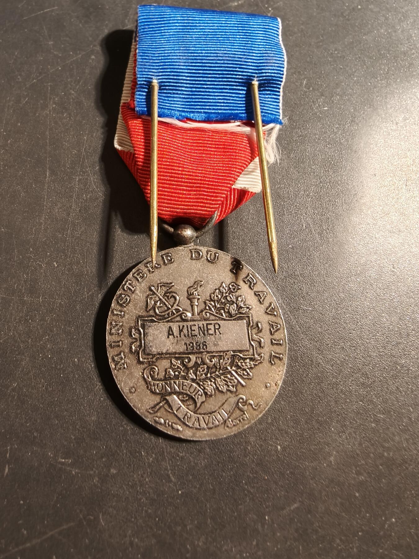 老王徽章第176期 法国银级劳工奖章    925银    1986年    12.2g