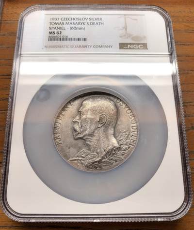 凡希社世界钱币微拍第三百十八期 - 1937捷克斯洛伐克纪念首任总统托马斯·马萨里克逝世大银章NGC-MS62，罕见品种！