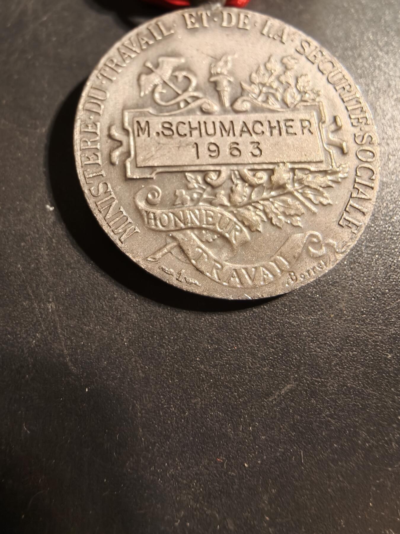 老王徽章第176期 法国银级劳工奖章    1963年    950银    12.2g