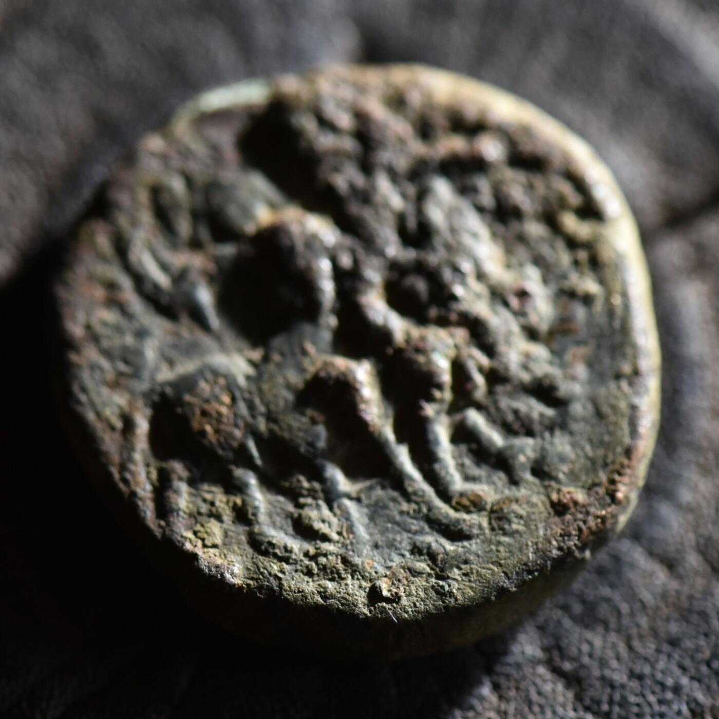 【良泉】【春节前最后一场】2月5日晚19.30点开拍！208组，本场结束后预存钱币的朋友请告知，将连同本场拍品一起邮寄，预祝诸位春节愉快！ 16.88克，公元100-128年【贵霜帝国】第三任国王，威玛·卡迪菲兹（阎膏珍）四德拉克马大铜币