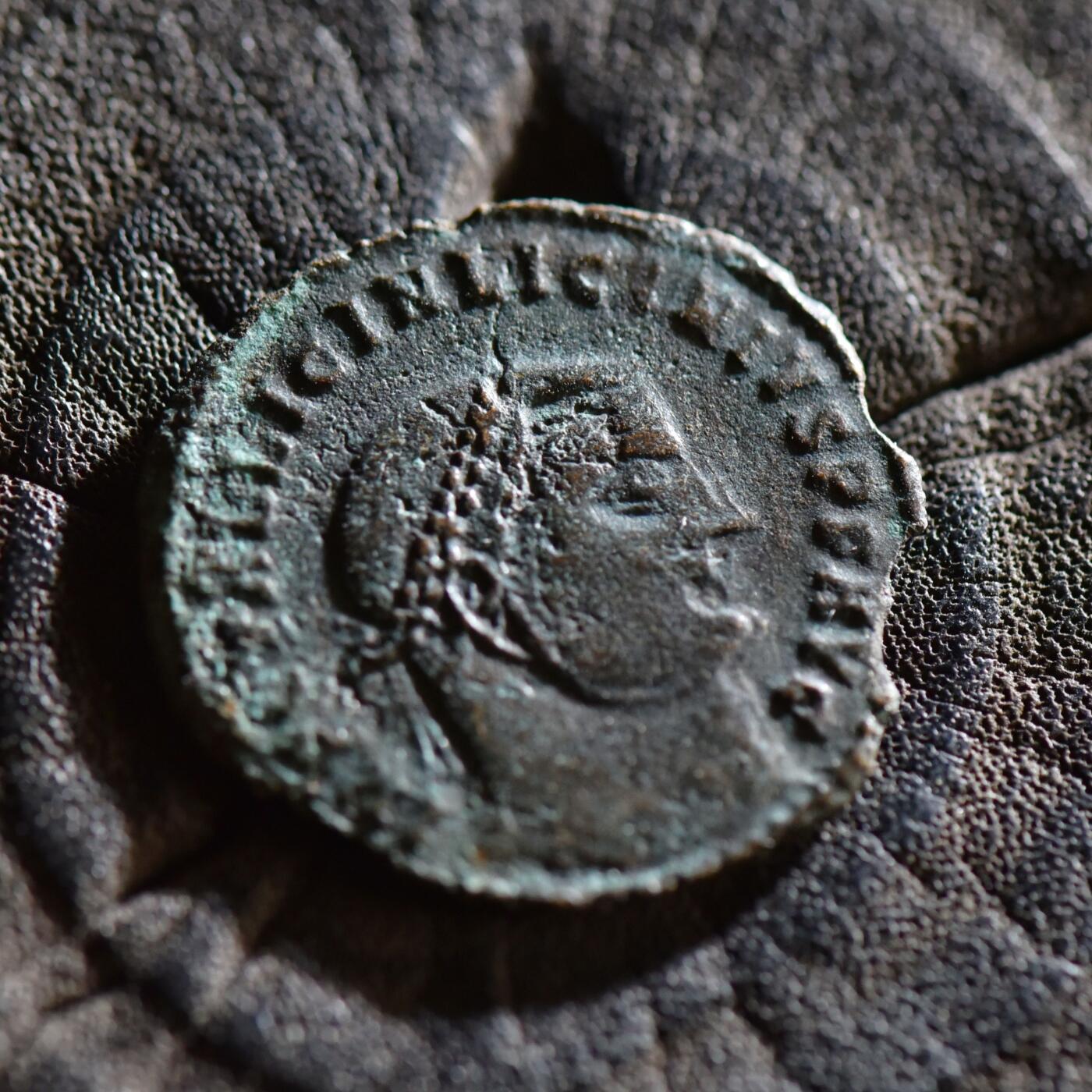 【良泉】【春节前最后一场】2月5日晚19.30点开拍！208组，本场结束后预存钱币的朋友请告知，将连同本场拍品一起邮寄，预祝诸位春节愉快！ 公元318-320年【古罗马】李锡尼“朱庇特持胜利女神”洗银富力铜币，尼科墨底亚造币厂，2.24克