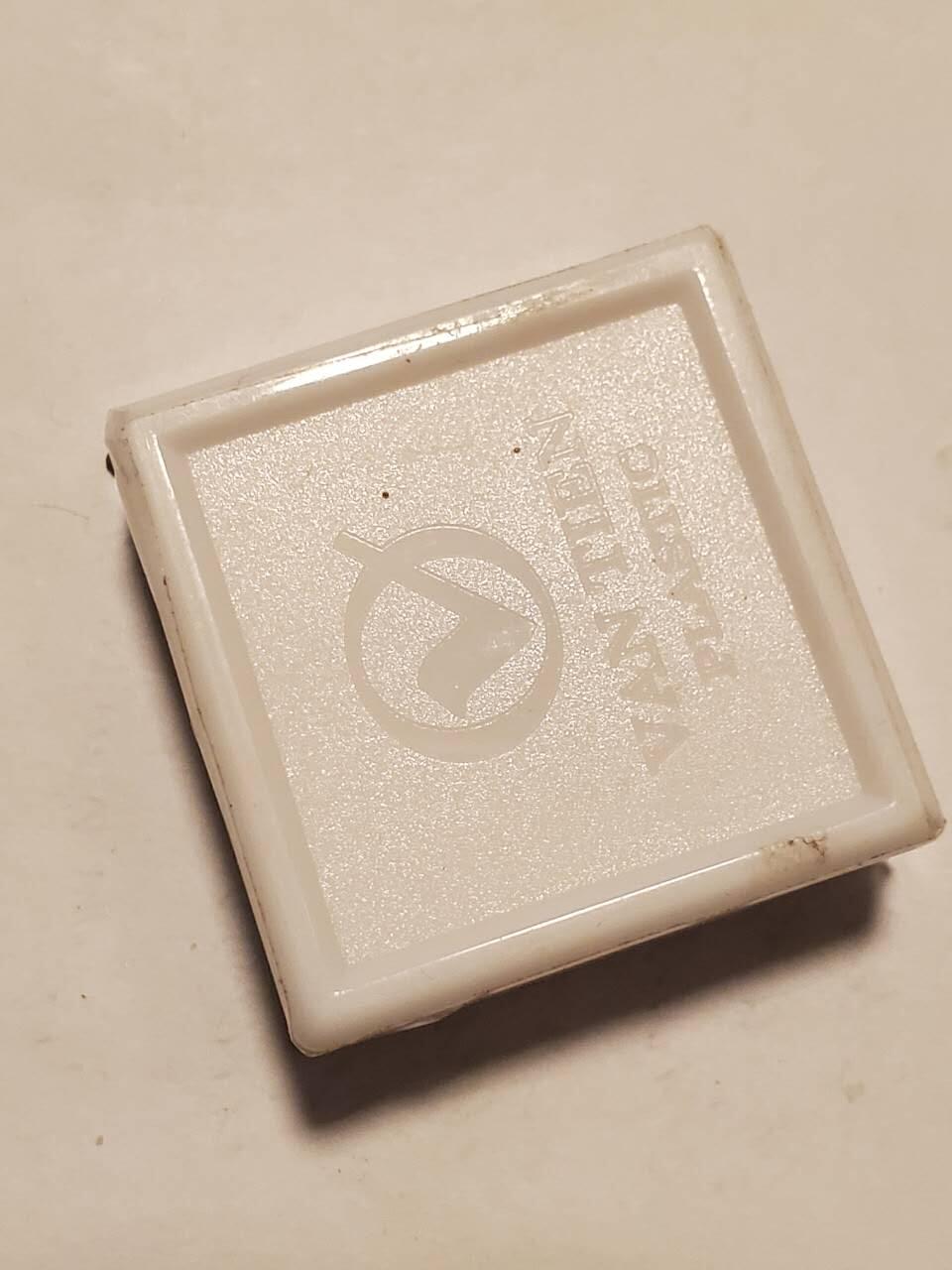 韵星假日拍卖第三十六期 -- Rimey Holidays Auction 36  越南社会主义共和国共青团优秀服务证章带原盒 库存品