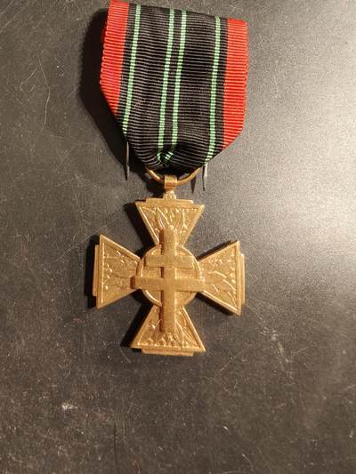 老王徽章第176期 - 自由法国版二战志愿者服役十字奖章
