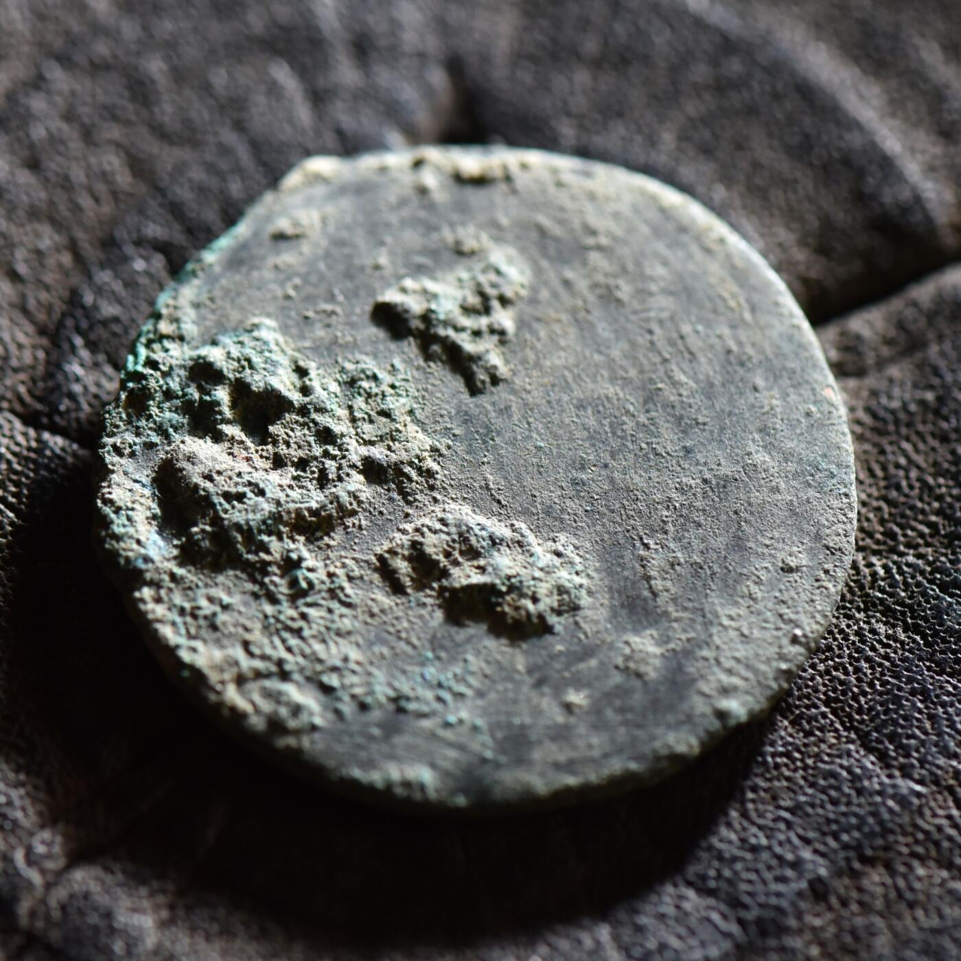 【良泉】【春节前最后一场】2月5日晚19.30点开拍！208组，本场结束后预存钱币的朋友请告知，将连同本场拍品一起邮寄，预祝诸位春节愉快！ 公元31-37年【古罗马】奥古斯都头像，提比略晚期追思养父奥古斯都发行阿斯铜币，5.72克