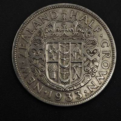 【淘币小摊】实时拍第八百四十九拍   散币银币场   满百包邮可预留二周 每周一统一发货   - 新西兰1933年乔治五世半克朗银币