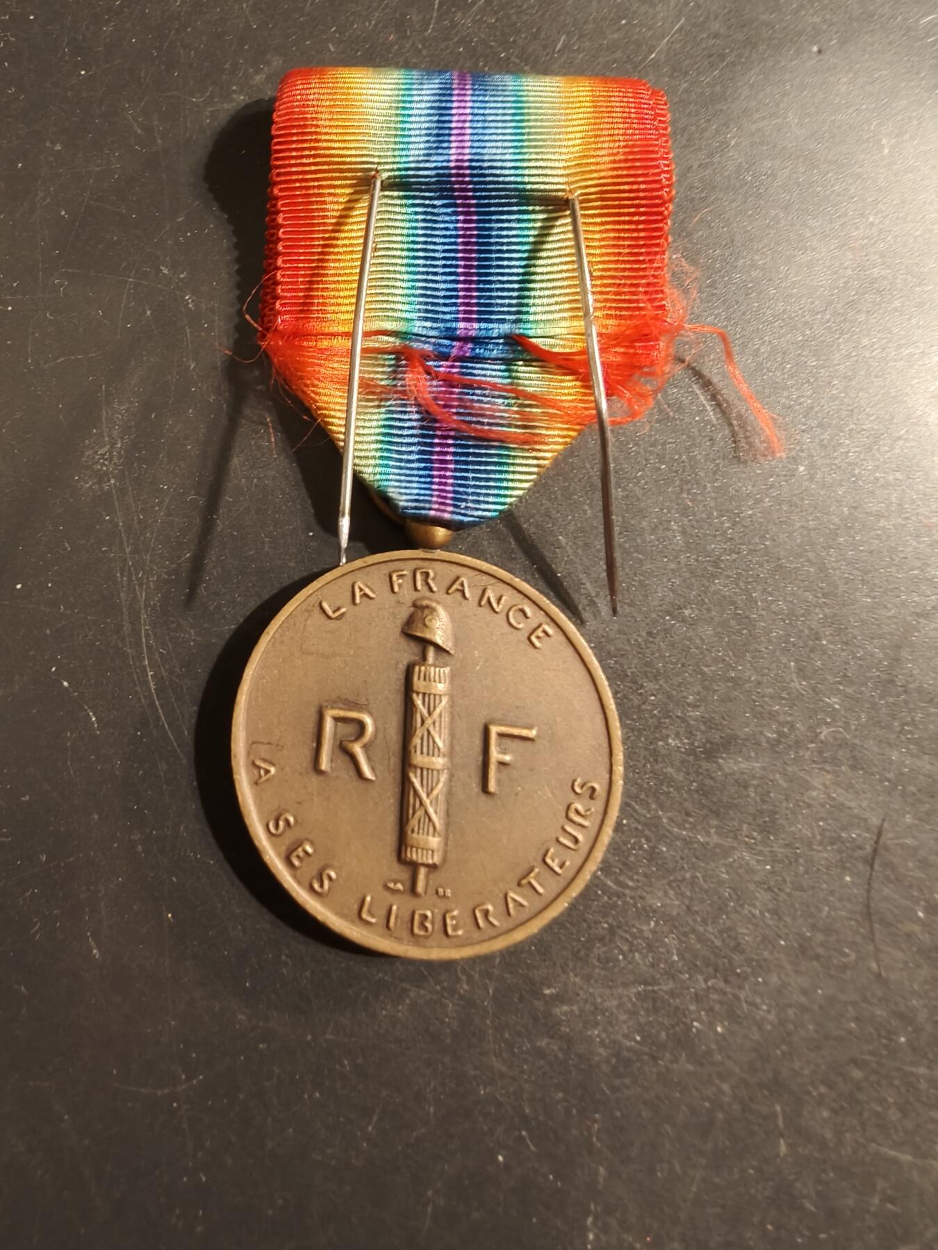 老王徽章第176期 法国二战解放纪念章