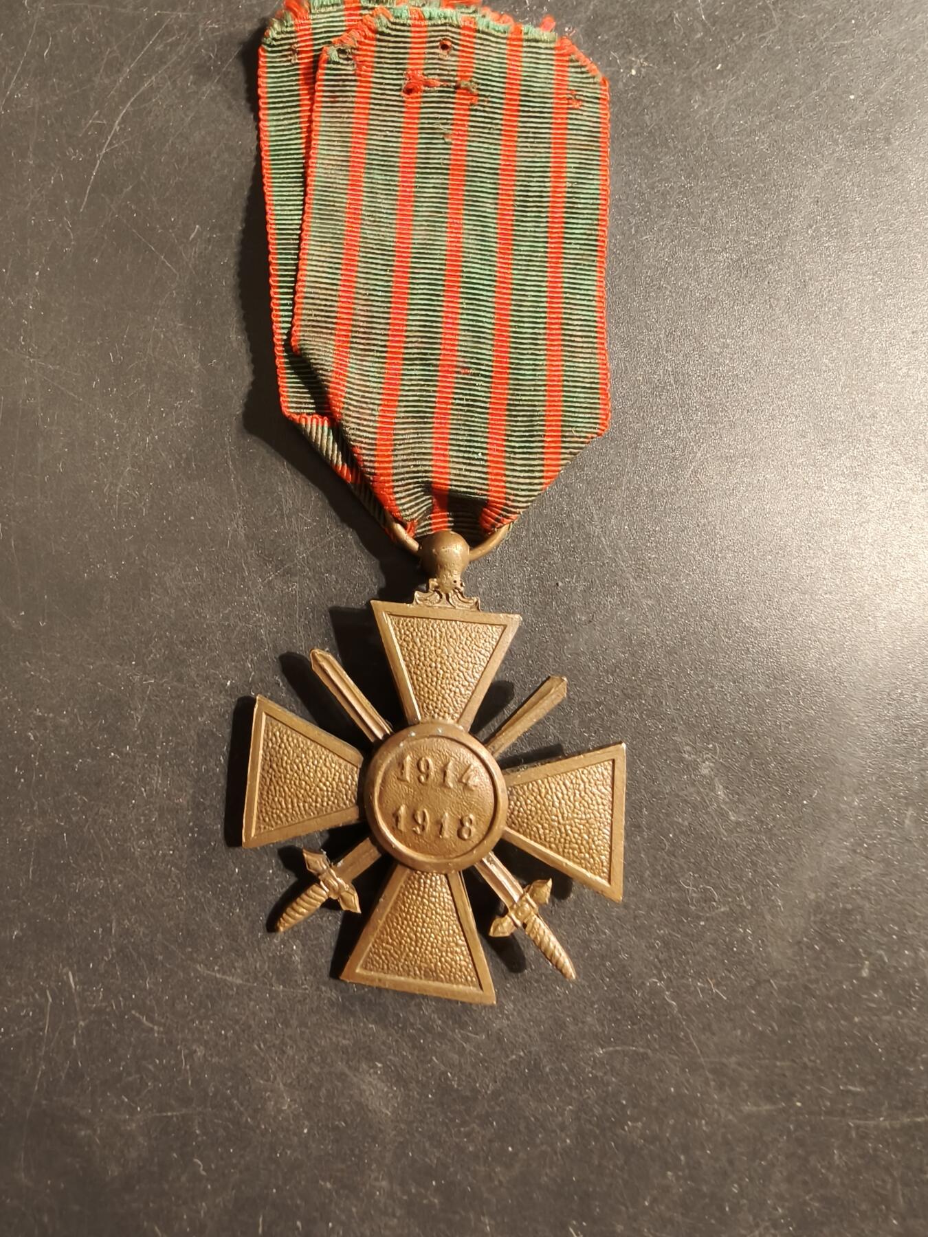 老王徽章第176期 法国1918版战争十字奖章   1颗铜星勋饰