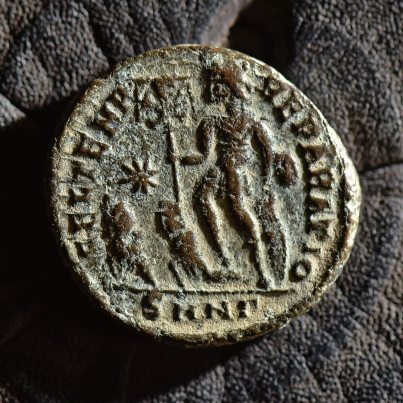 【良泉】【春节前最后一场】2月5日晚19.30点开拍！208组，本场结束后预存钱币的朋友请告知，将连同本场拍品一起邮寄，预祝诸位春节愉快！ 【极美品】【百分币】公元348-351年【古罗马】君士坦提乌斯二世“胜利女神基督符版”大铜币，尼科墨底亚造币厂，4.25克