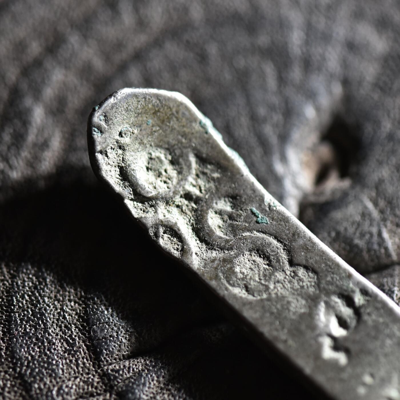 【良泉】【春节前最后一场】2月5日晚19.30点开拍！208组，本场结束后预存钱币的朋友请告知，将连同本场拍品一起邮寄，预祝诸位春节愉快！ 【罐装薄锈】【极美品】公元前5-前3世纪【古印度】犍陀罗 六臂符1萨特马纳 银币，11.4克