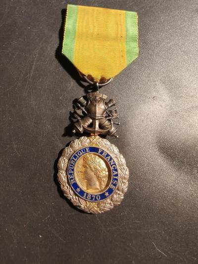 老王徽章第176期 - 法国军事奖章    三共时期    950银镀金珐琅    19g