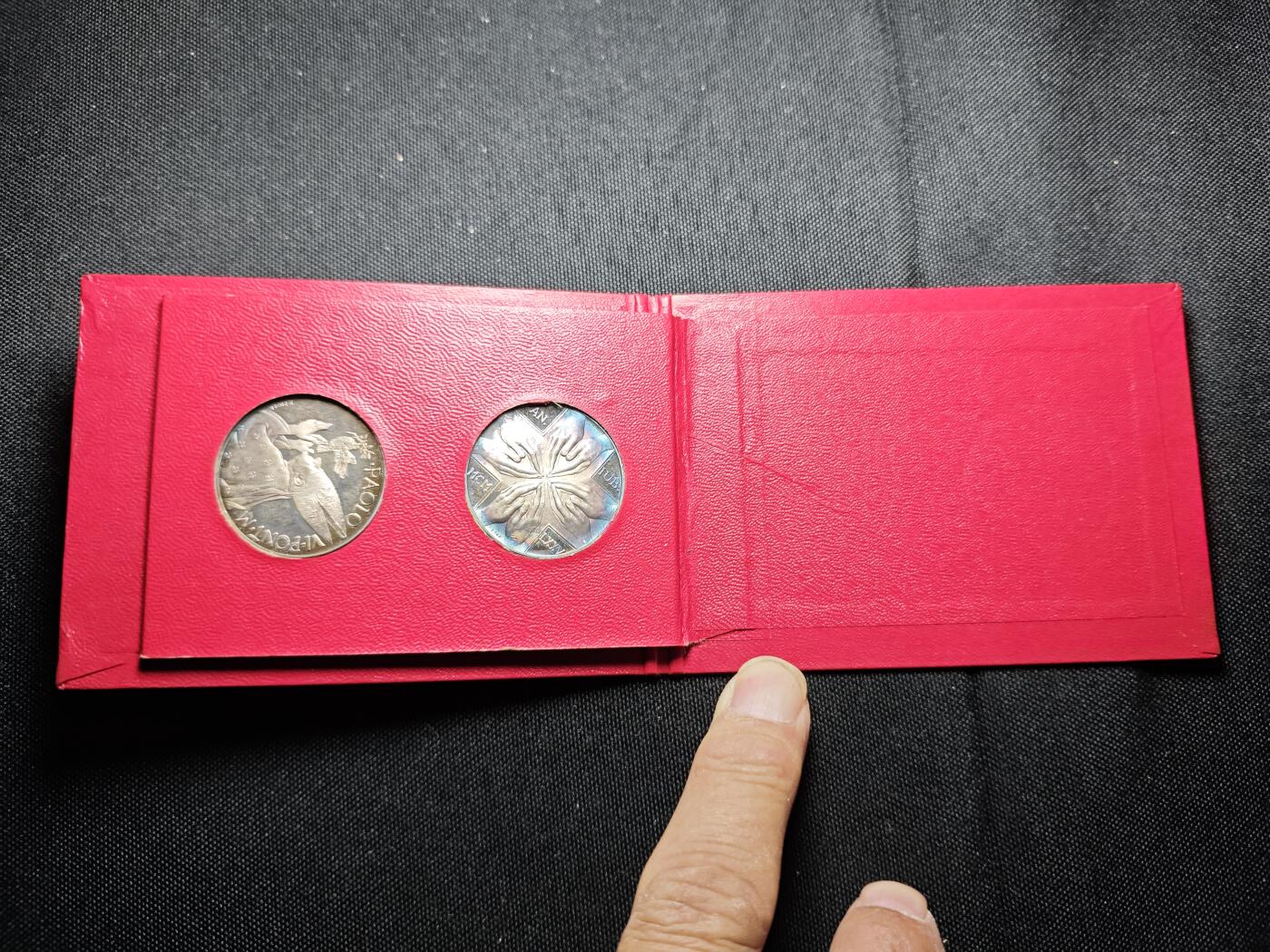 KK钱币收藏小铺  第400期  百期特拍（四拍之四）2月预留时间 周末发货   梵蒂冈教皇银章2枚套 一枚重12.7克