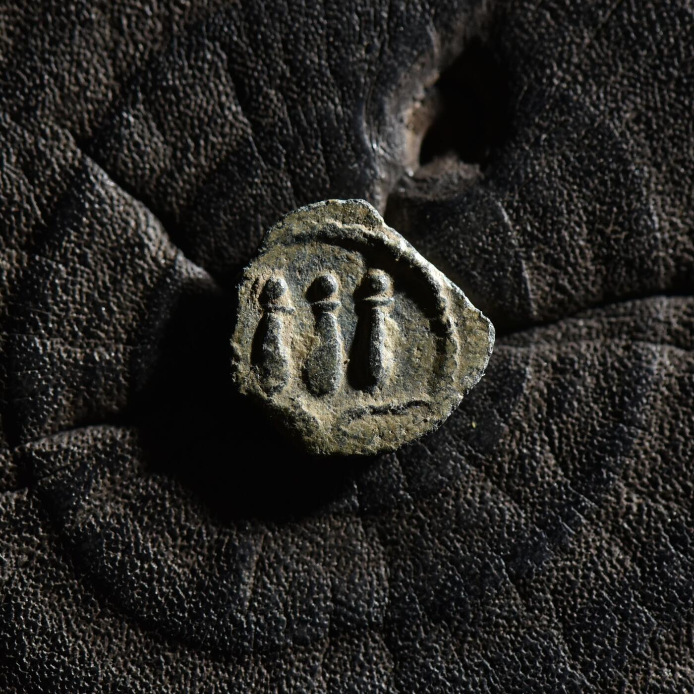 【良泉】【春节前最后一场】2月5日晚19.30点开拍！208组，本场结束后预存钱币的朋友请告知，将连同本场拍品一起邮寄，预祝诸位春节愉快！ 【藏家出品A】罕见！极为漂亮的一枚小铜币！公元113-114年，埃及行省，图拉真在位第16年打制，沉默与秘密之神哈尔波克拉底的头冠，亚历山大港造币厂打制，1.2克