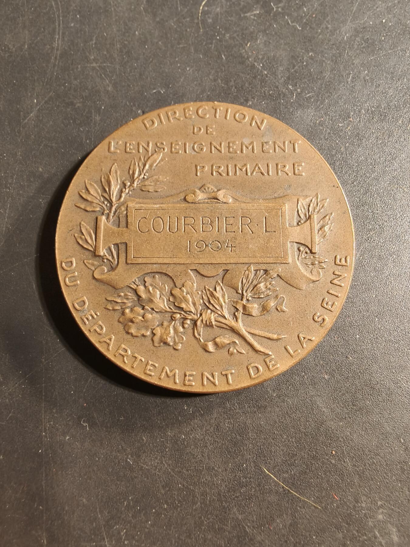 老王徽章第176期 法国1904年塞纳省初等教育局大铜章     大师路易·波特作品    直径41mm    重量37.9g