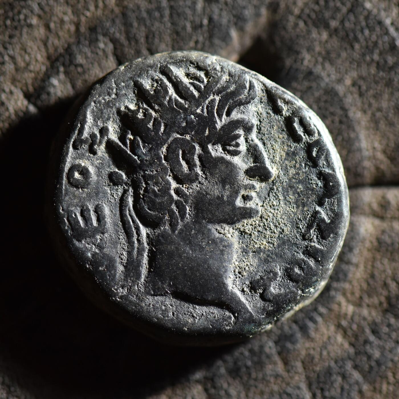 【良泉】【春节前最后一场】2月5日晚19.30点开拍！208组，本场结束后预存钱币的朋友请告知，将连同本场拍品一起邮寄，预祝诸位春节愉快！  【藏家出品A】13.12克，古罗马帝国，埃及行省，公元 66-67 年【暴君 尼禄】打制【少见】奥古斯都（屋大维）头像 四德拉克马银币，亚历山大港造币厂打制