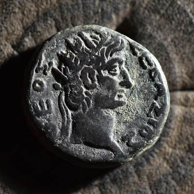 【良泉】【春节前最后一场】2月5日晚19.30点开拍！208组，本场结束后预存钱币的朋友请告知，将连同本场拍品一起邮寄，预祝诸位春节愉快！ -  【藏家出品A】13.12克，古罗马帝国，埃及行省，公元 66-67 年【暴君 尼禄】打制【少见】奥古斯都（屋大维）头像 四德拉克马银币，亚历山大港造币厂打制