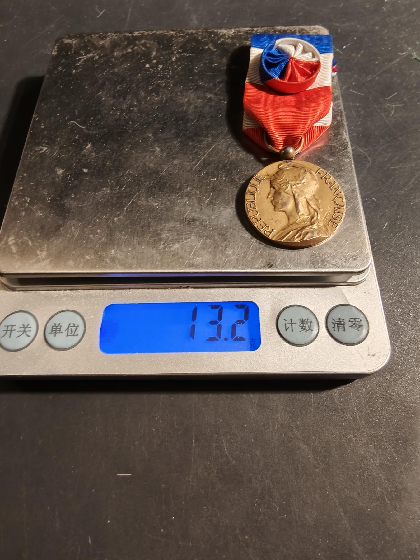 老王徽章第176期 法国金级劳动部荣誉奖章    950银镀金    13.2g