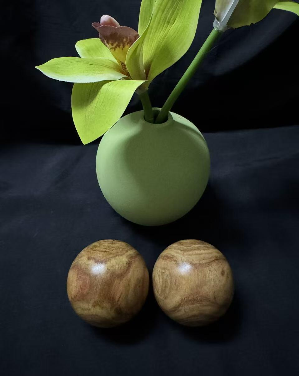 零元拍：  海南黄花梨超大大手球一对，尺寸：55MM