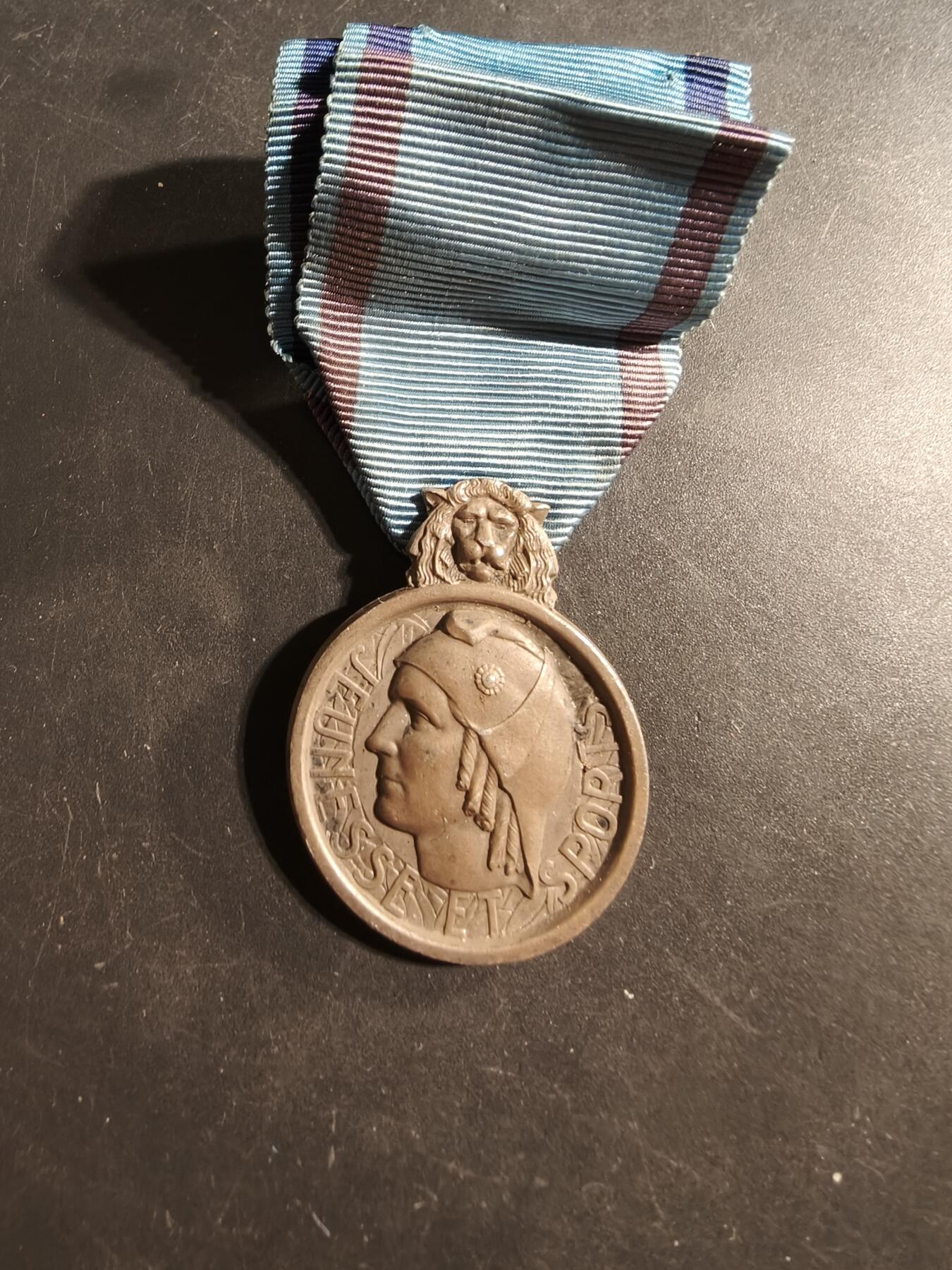 老王徽章第176期 法国银级体育奖章    950银    16.1g