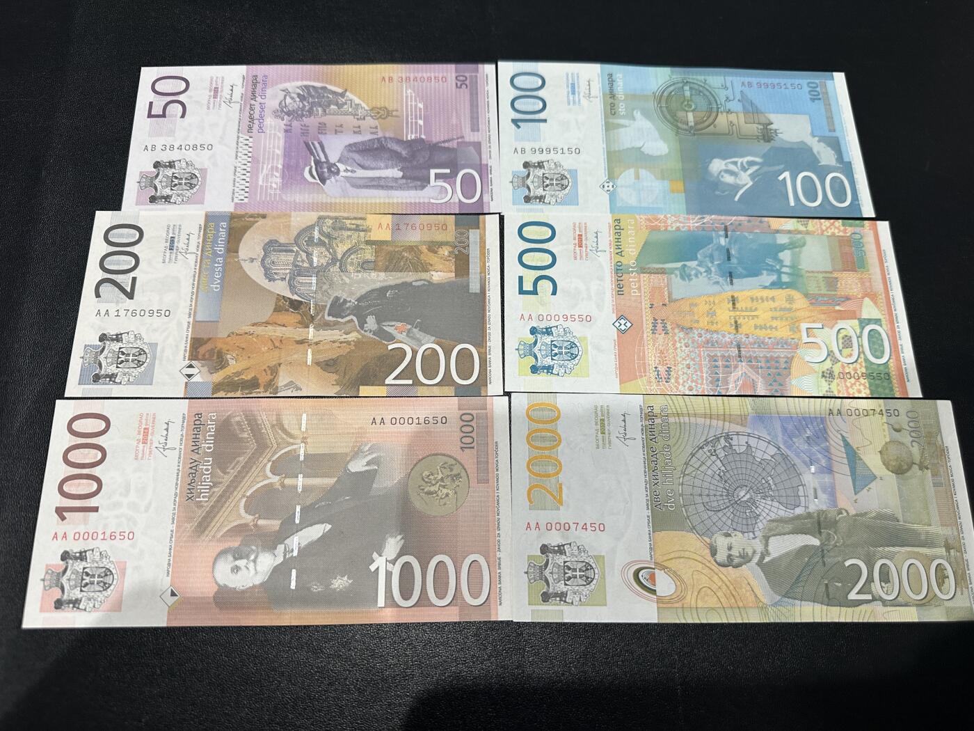 《外钞收藏家》第六百零一期（畅拍场）（本平台长期征集拍品、欢迎藏友们联系合作） 塞尔维亚50-2000第纳尔 六张一起 全新UNC 四张千位号 AA冠 尾50两同