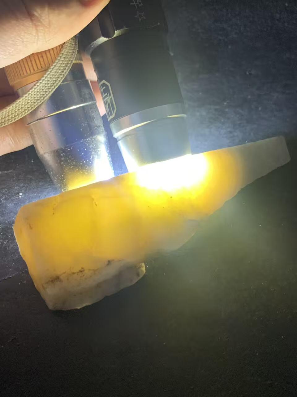 新疆和田白玉原石一颗