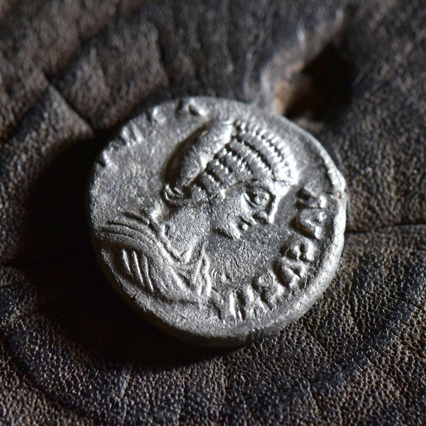 【良泉】【春节前最后一场】2月5日晚19.30点开拍！208组，本场结束后预存钱币的朋友请告知，将连同本场拍品一起邮寄，预祝诸位春节愉快！ 公元197年【古罗马】塞维鲁其妻子尤利娅·多姆娜打制“神圣的灶神”（VESTAE SANCTAE）第纳尔银币，老底嘉造币厂，3.01克