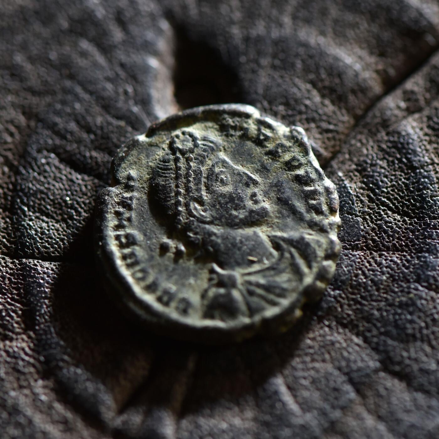 【良泉】【春节前最后一场】2月5日晚19.30点开拍！208组，本场结束后预存钱币的朋友请告知，将连同本场拍品一起邮寄，预祝诸位春节愉快！ 【发丝清晰美品】公元337-361年【古罗马】君士坦提乌斯二世，重新幸福时光，早期标准型铜币，2.56克