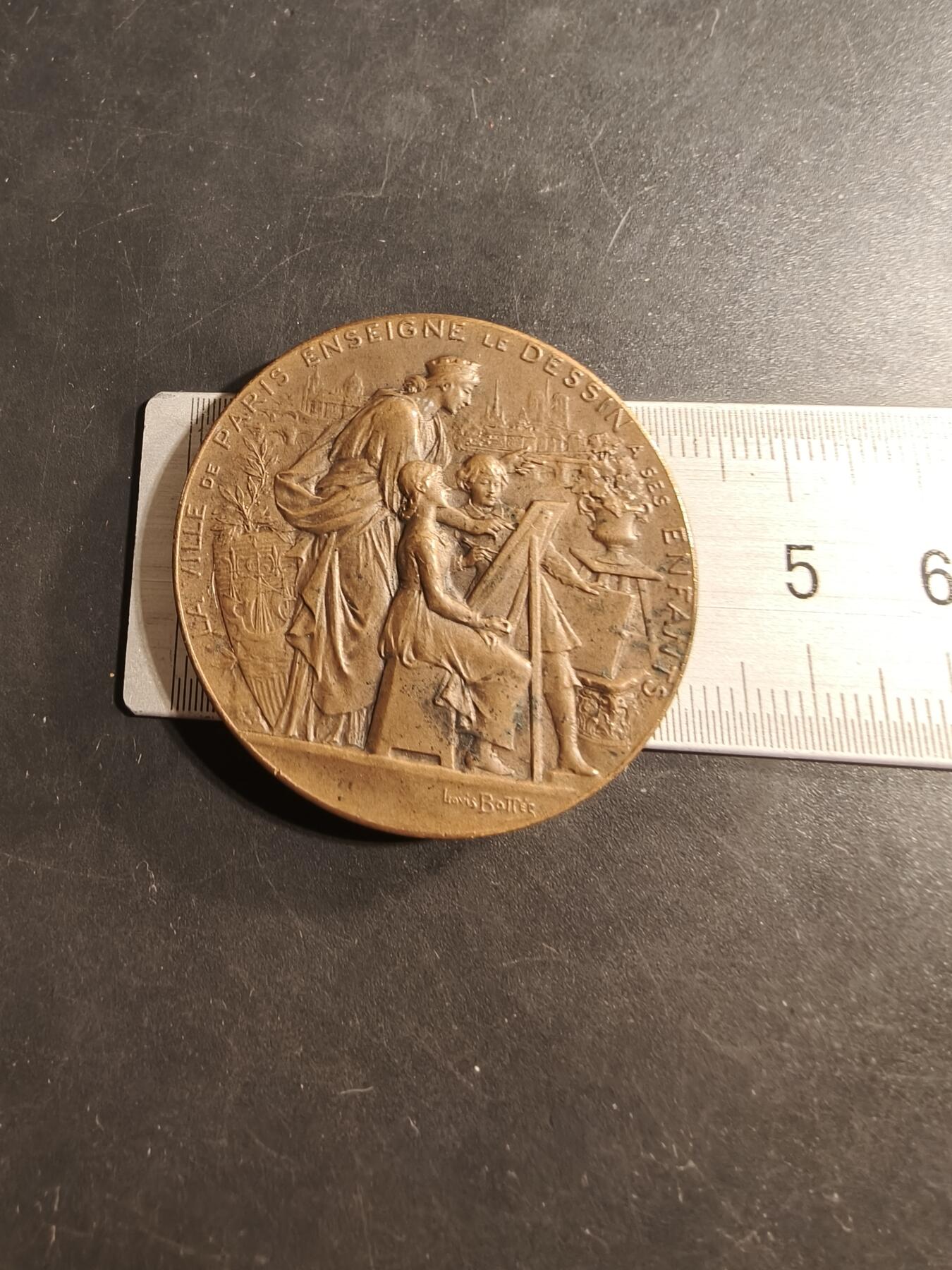 老王徽章第176期 法国1904年塞纳省初等教育局大铜章     大师路易·波特作品    直径41mm    重量37.9g