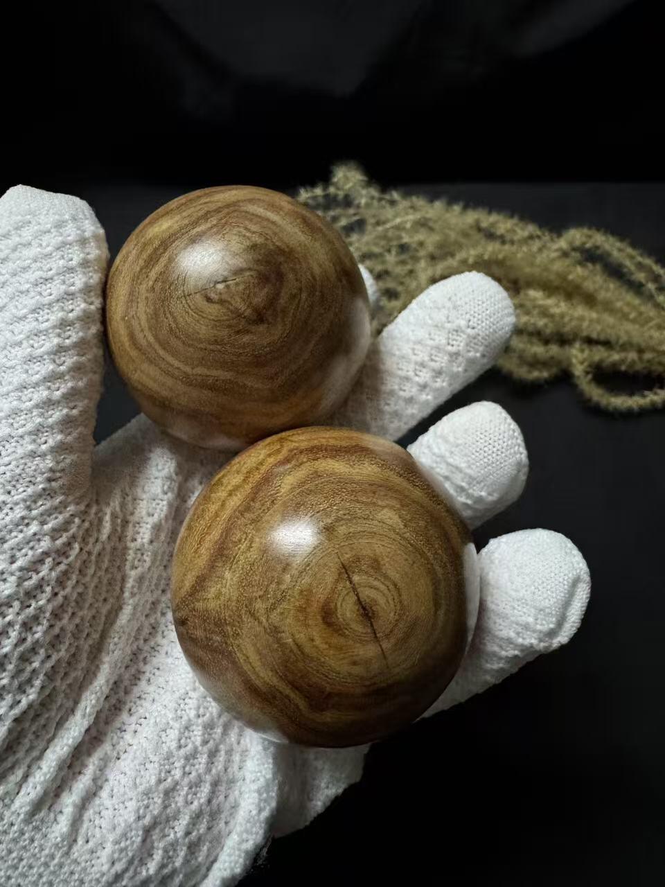 零元拍：  海南黄花梨超大大手球一对，尺寸：55MM