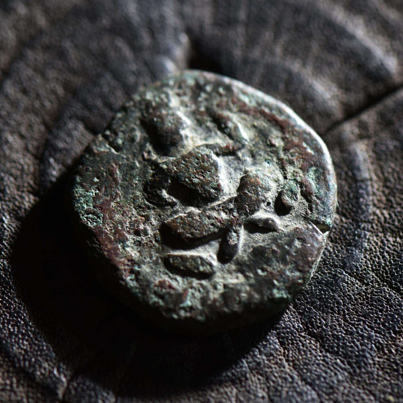 【良泉】【春节前最后一场】2月5日晚19.30点开拍！208组，本场结束后预存钱币的朋友请告知，将连同本场拍品一起邮寄，预祝诸位春节愉快！ 【少见】公元158-195年【古印度】贵霜王朝，胡维色迦【坐像版】大铜币，9.95克