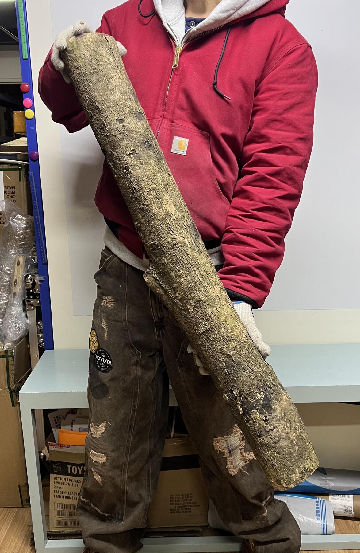 零元拍： 01-09-1金丝楠 原木 风水柱 横财（材）带皮， 尺寸：92/10/11CM。5.3公斤