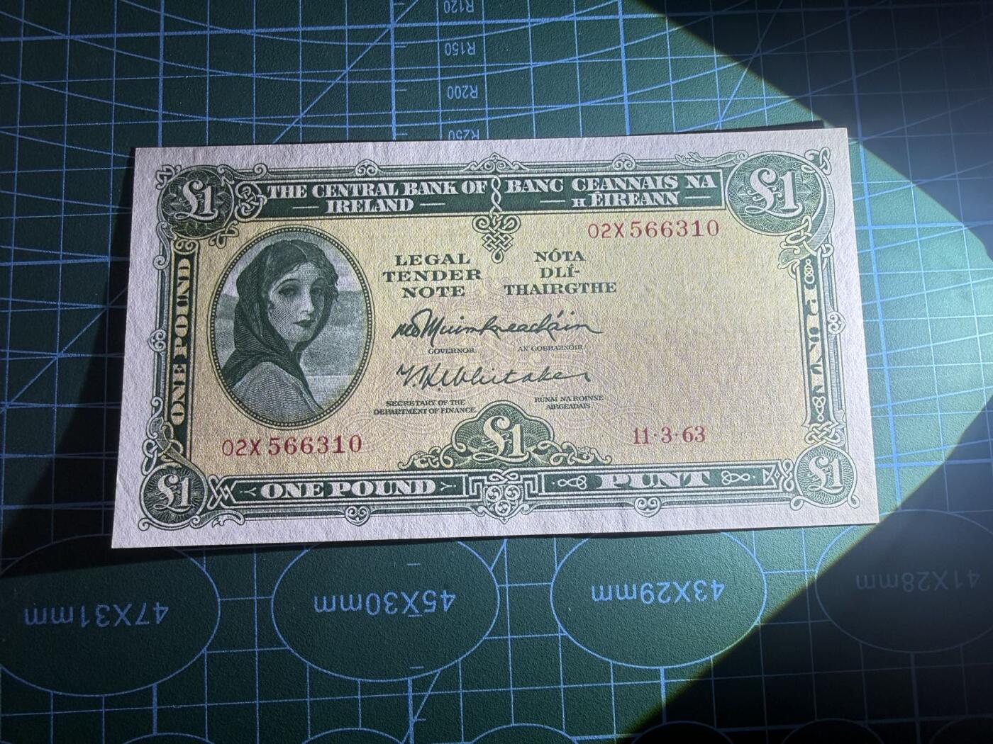 【炜奕收藏】，第五十六期，大不列颠专场 1963年爱尔兰1镑，UNC品相，号码无47