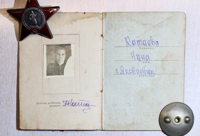 大猫徽章拍卖 第286期 苏联红星勋章 带证 档 女兵